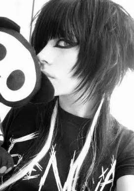Peinado emo con flequillo azul para varon