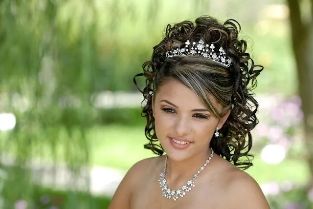 peinados-altos-quinceaneras.jpg