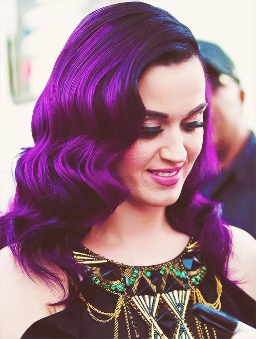 Cabello morado oscuro tumblr - Imagui