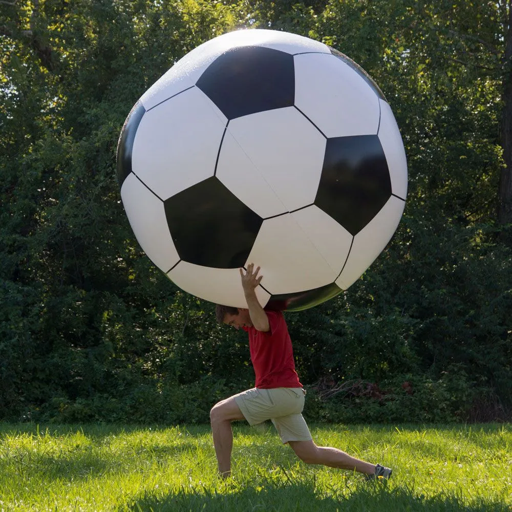 Pelota de futbol gigante | La Guarida Geek