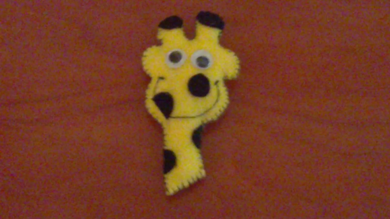 PELUCHITOS DE FIELTRO: Preciosa Jirafa, de broche o llavero 3,5 e/uni PELUCHITOS DE FIELTRO: Preciosa Jirafa, de broche o llavero 3,5 e/uni