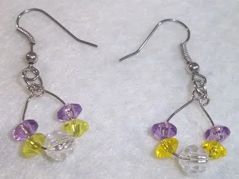 Cómo hacer unos pendientes sencillos morado y amarillo - YouTube