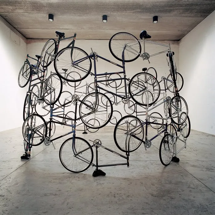 Pensamientos, delirios y otras certezas.: EL COMPROMISO HECHO ARTE, UN ACERCAMIENTO A LA OBRA DE AI WEIWEI Pensamientos, delirios y otras certezas.: EL COMPROMISO HECHO ARTE, UN ACERCAMIENTO A LA OBRA DE AI WEIWEI