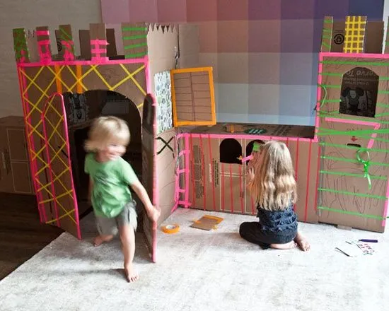 PEQUEÑA {TIRANA}: EL MEJOR JUGUETE...UNA CAJA DE CARTON!!!! PEQUEÑA {TIRANA}: EL MEJOR JUGUETE...UNA CAJA DE CARTON!!!!