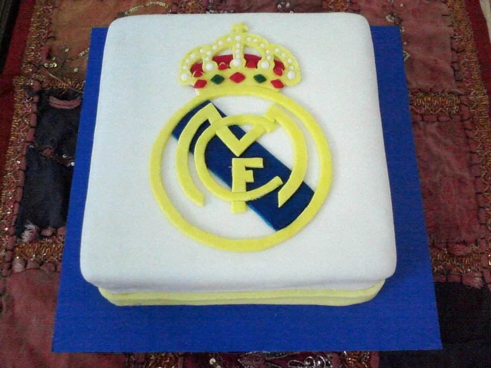 Pequeñas Artesanias: Torta del Real Madrid Pequeñas Artesanias: Torta del Real Madrid