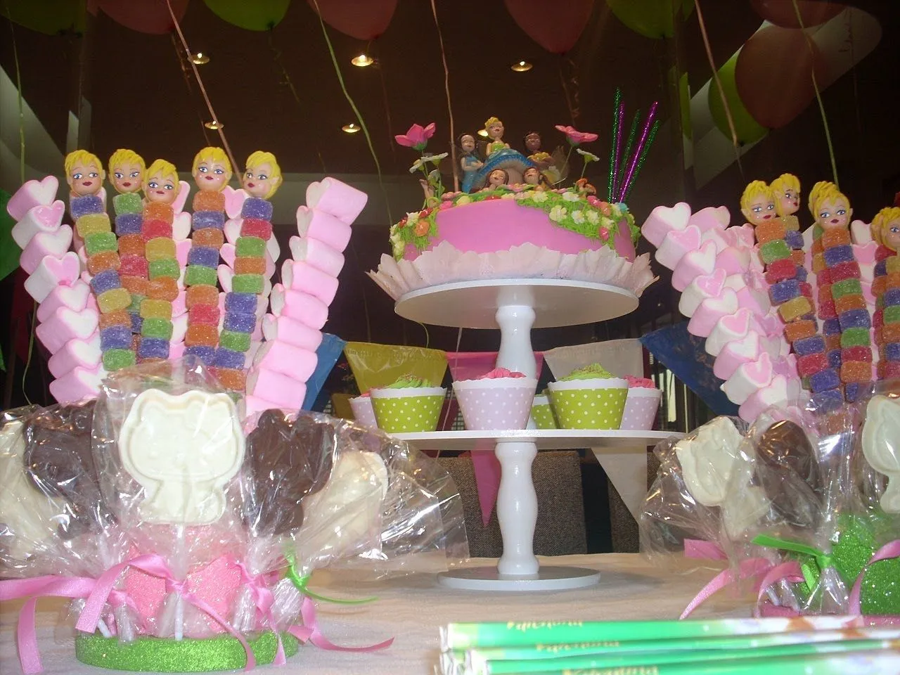Pequeñas Tentaciones: Torta y Cupcakes Tinker Bell Pequeñas Tentaciones: Torta y Cupcakes Tinker Bell