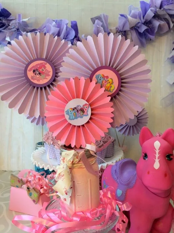 Mi pequeño centro de mesa fiesta de Pony por QuiltedCupcake en Etsy Mi pequeño centro de mesa fiesta de Pony por QuiltedCupcake en Etsy