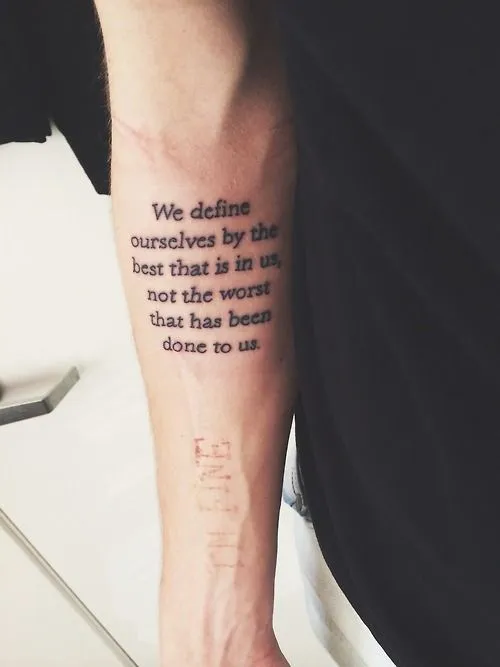 Pequeño tatuaje que dice “We define ourselves by... - Pequeños ...