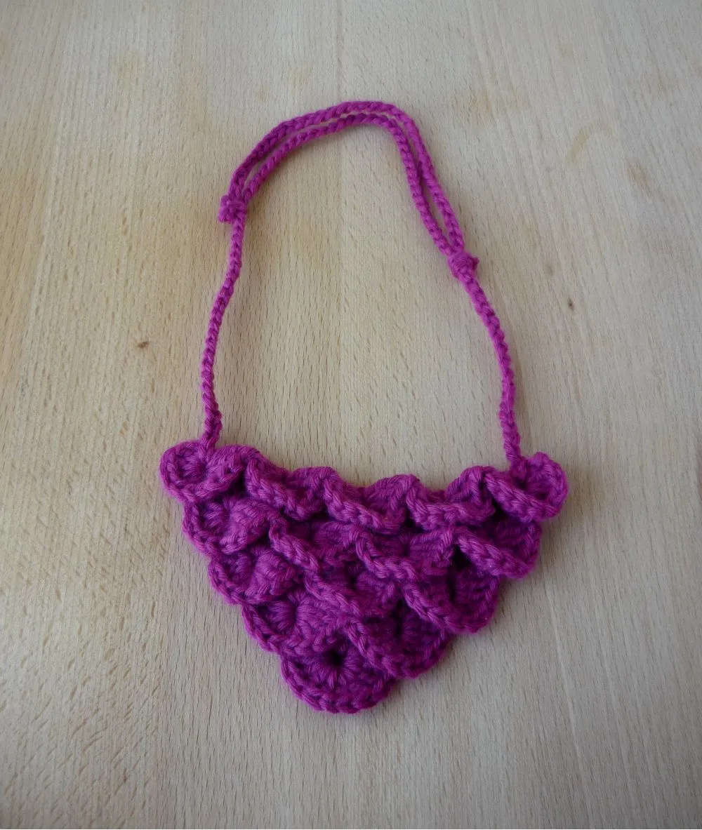 Pequeños detalles hechos a mano.................: Collares tejidos ... Pequeños detalles hechos a mano.................: Collares tejidos ...