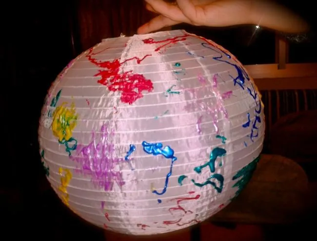 Pequeños pintores en acción: decora un farol chino con los niños