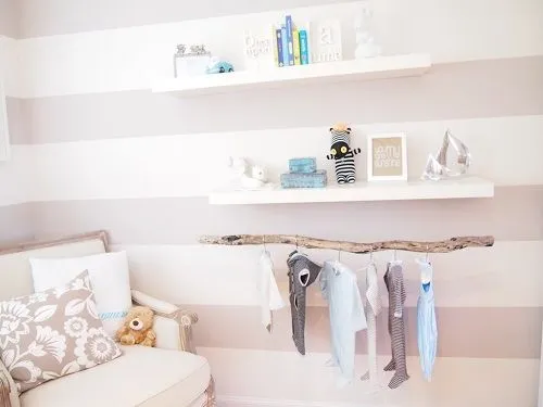 Un perchero con una rama para el bebé | DECORACIÓN BEBÉS