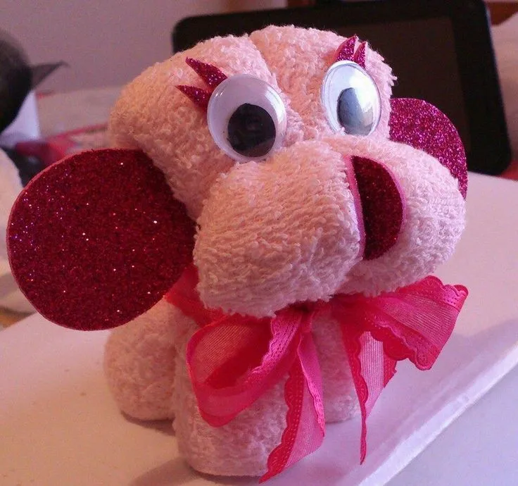 Perrito hecho con toalla. | muñecos | Pinterest Perrito hecho con toalla. | muñecos | Pinterest