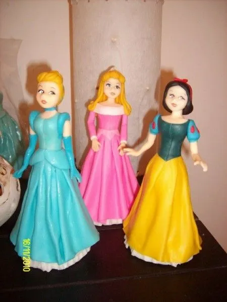 Princesas en porcelana fria o masa flexible - Imagui