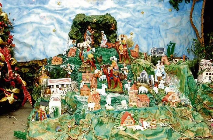 Cuando los pesebres tenían indios y vaqueros, además de burros y ... Cuando los pesebres tenían indios y vaqueros, además de burros y ...