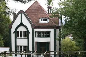 Peter Behrens – Casa en la colonia de Mathildenhöhe (Darmstadt), 1903 Peter Behrens – Casa en la colonia de Mathildenhöhe (Darmstadt), 1903