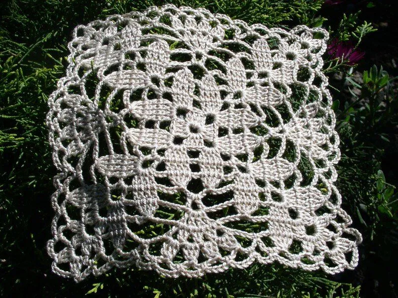 Petit carré au crochet! - Aiguilles En Fête Et Lecture En Tête! Petit carré au crochet! - Aiguilles En Fête Et Lecture En Tête!