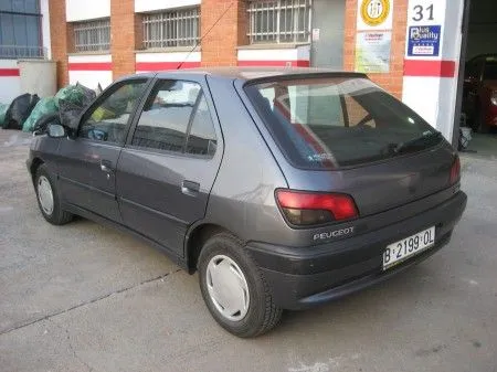 Peugeot™ 306 1.6 XR (1993) - Pictures
