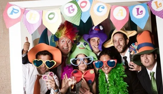 Cómo hacer un photocall para una fiesta de adultos | Handspire Cómo hacer un photocall para una fiesta de adultos | Handspire