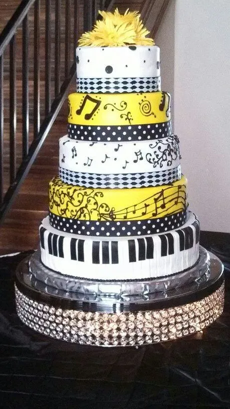 Piano and musical notes quinceañera cake | Quinceañera Cakes ... Piano and musical notes quinceañera cake | Quinceañera Cakes ...