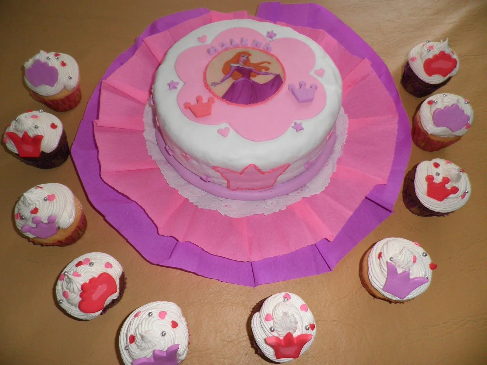 Pie Galerie: TORTA, CUPCAKES PRINCESA AURORA