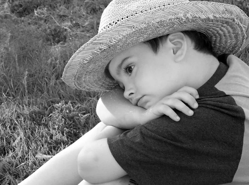 Niño pensativo - Imagui