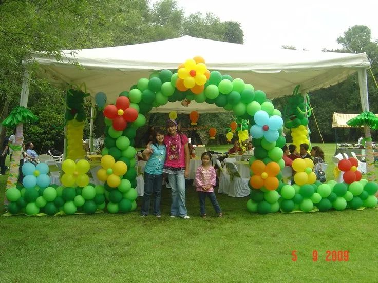 Decoración de globos de selva con animalitos - Imagui