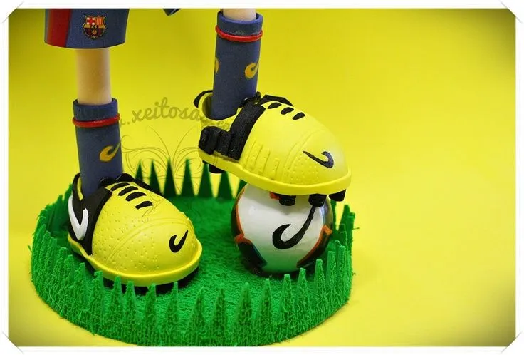 Botas de fútbol para jugador del F.C. Barcelona | Zapatos Fofuchas ...