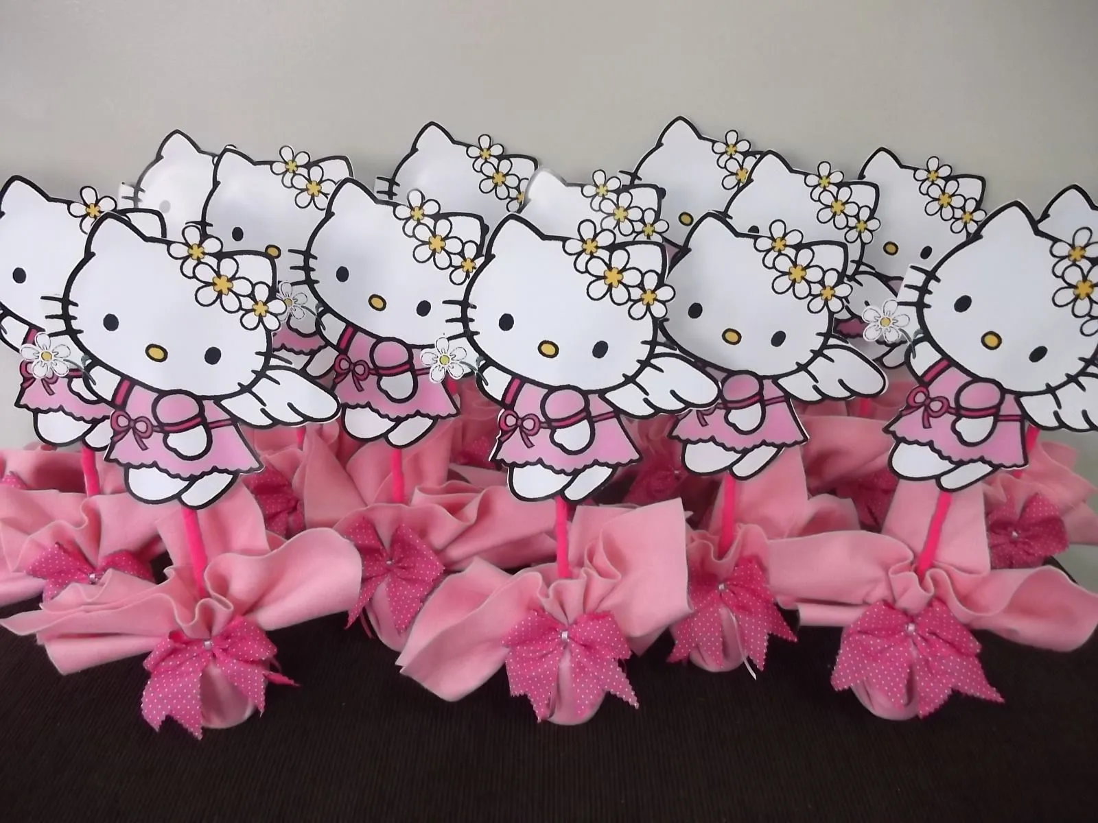 Pin Centros Mesa Hello Kitty Fiestaideas Hawaii Dermatology Images ...