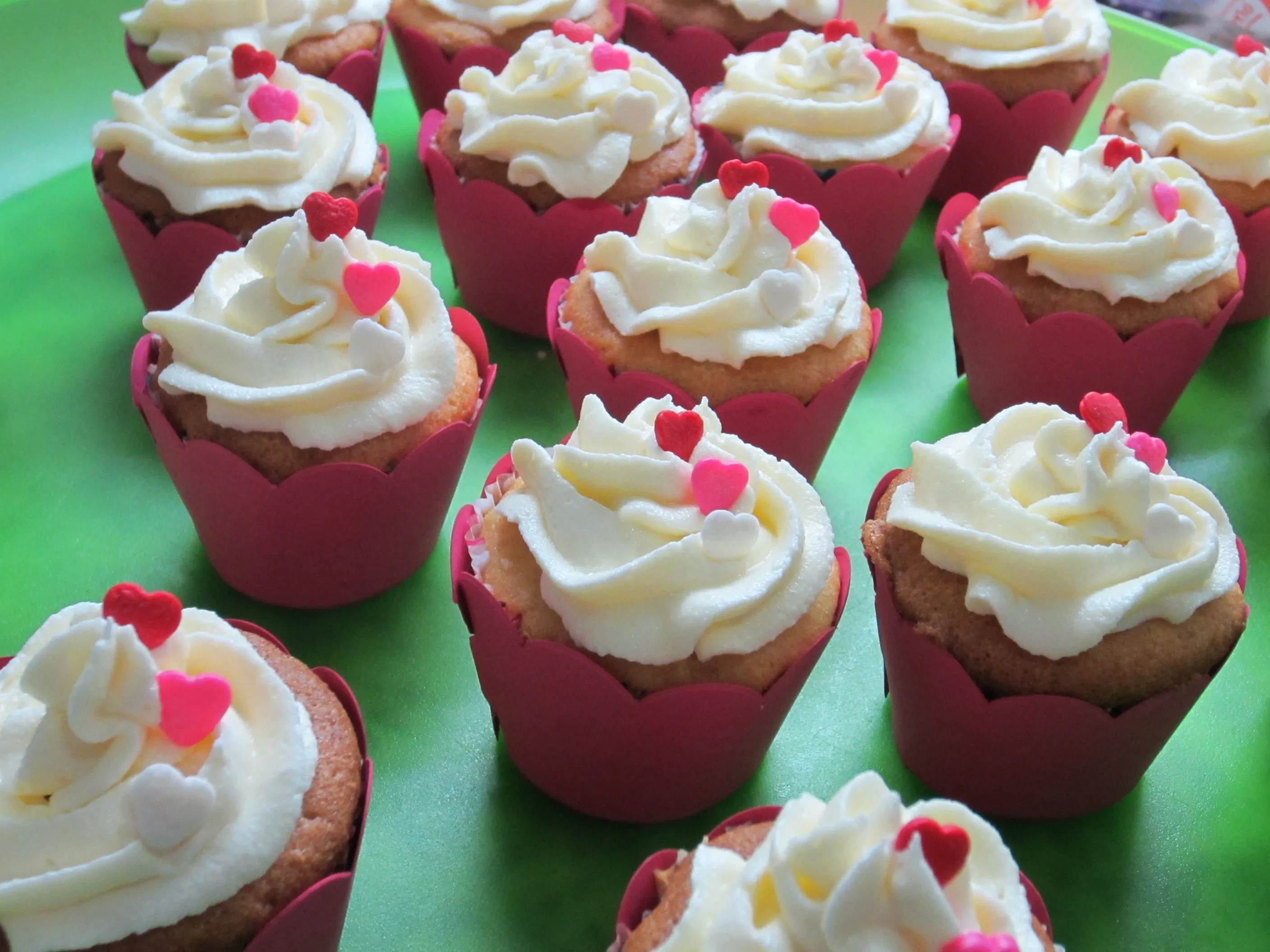 Pin Mini Cupcakes De Chocolate Com Cobertura Ganache on Pinterest