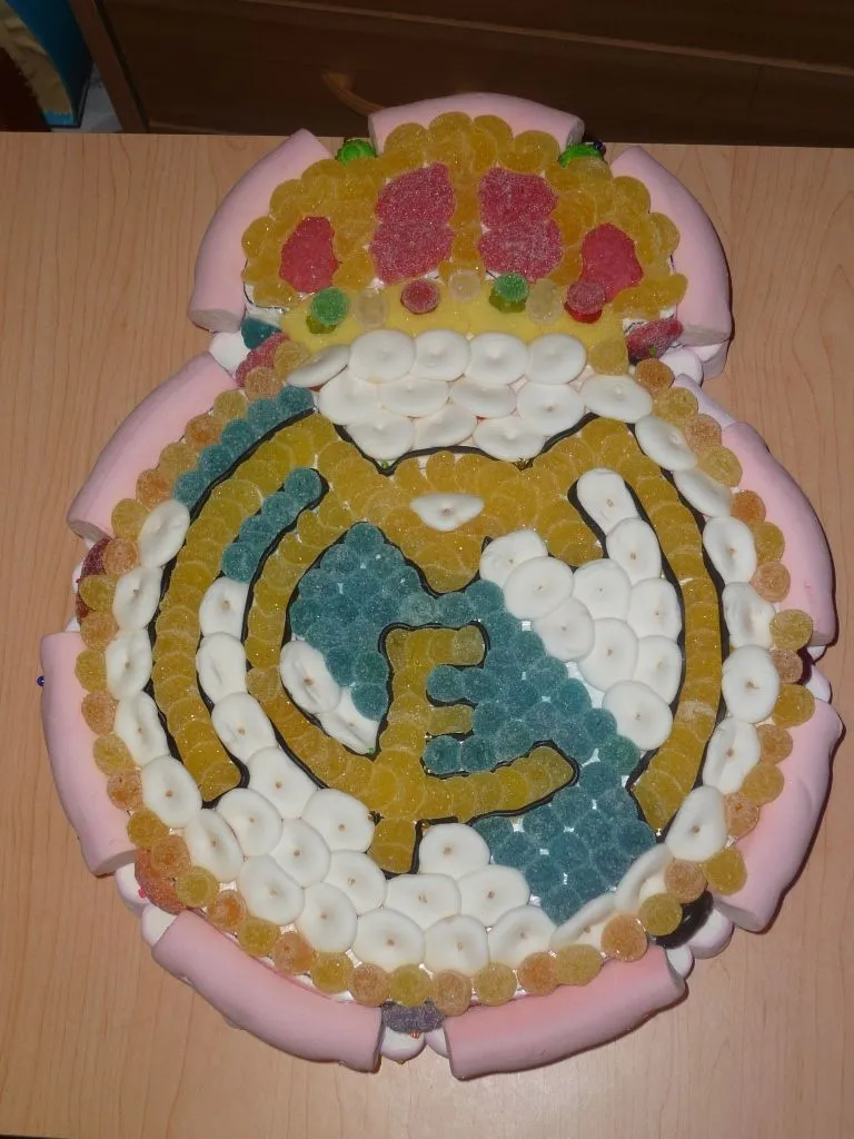 Pin Tarta De Chuches En Forma Corazon Por El 8º Cumpleanos La ... Pin Tarta De Chuches En Forma Corazon Por El 8º Cumpleanos La ...