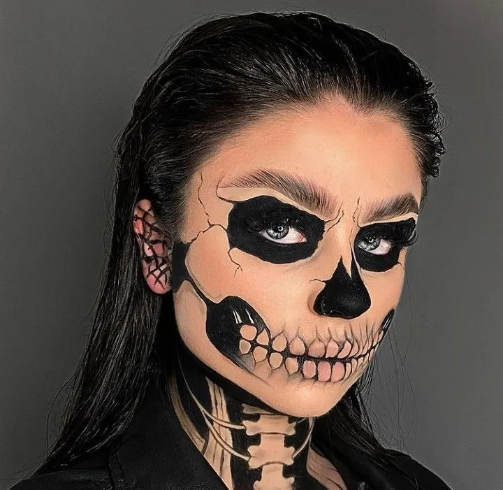 Pin de veca45 en vestiti | Increíble maquillaje de halloween, Maquillaje  halloween calavera, Maquillaje de cara de halloween