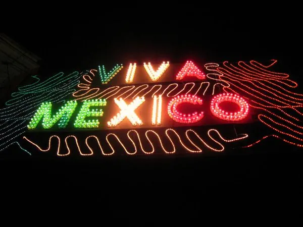Viva México! y su... ¿independencia? | Qué webos!! Viva México! y su... ¿independencia? | Qué webos!!