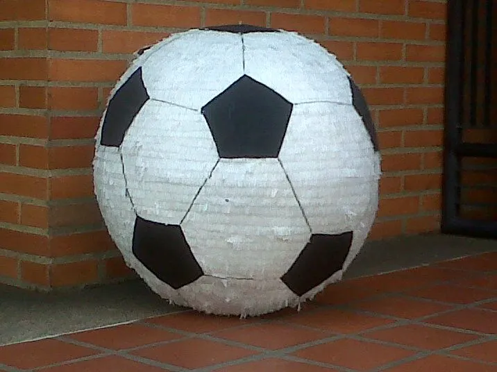 PIñATA BALON DE FUTBOL | Flickr - Photo Sharing!