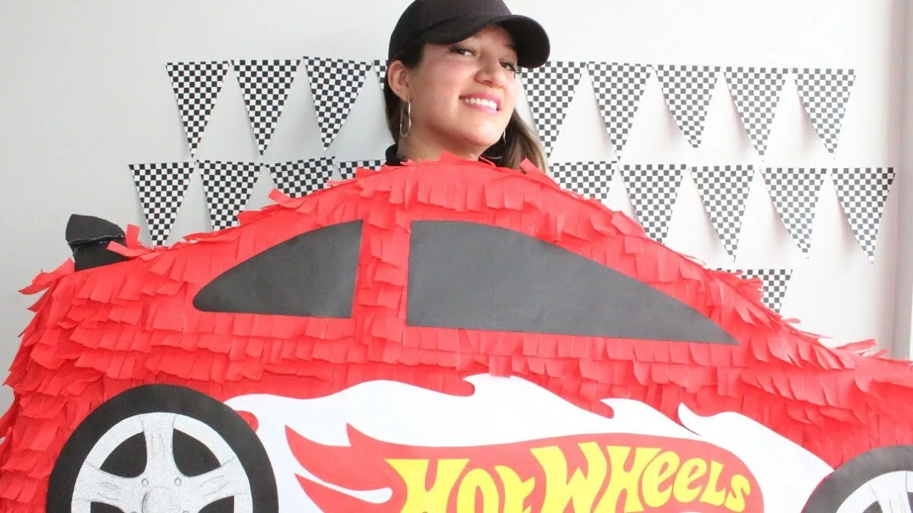 Cómo hacer Piñata Carro Hotwheels Paso a paso - YouTube Cómo hacer Piñata Carro Hotwheels Paso a paso - YouTube