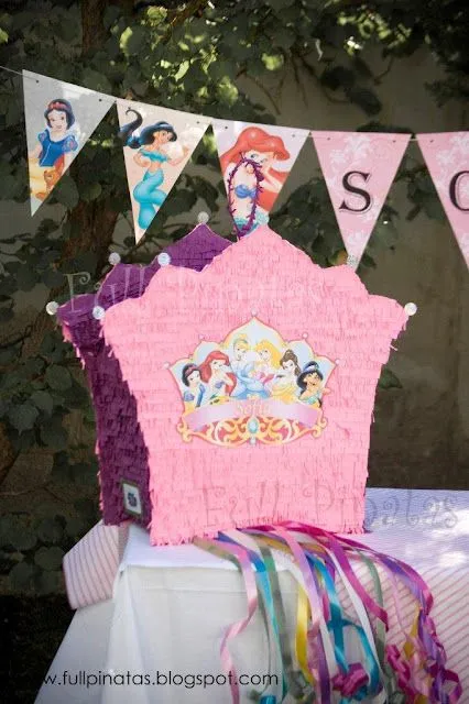 Piñatas de coronas de princesas - Imagui