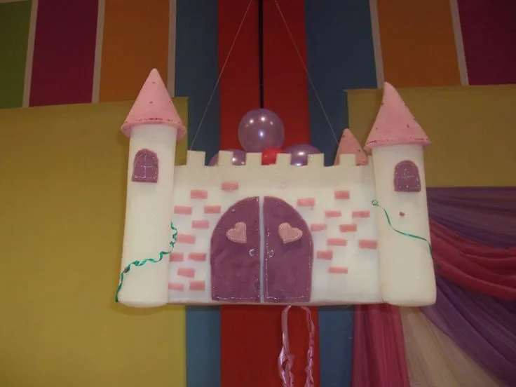 Piñata con forma de Castillo | Cumpleaños de Princesas | Pinterest
