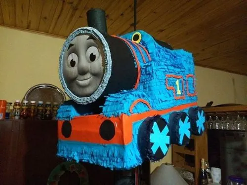 Piñata Del Tren Thomas Y Sus Amigos. - $ 450,00 en MercadoLibre