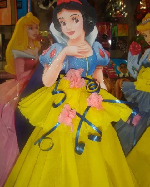 Piñatas blanca nieves - Imagui