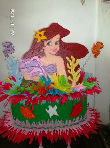 Piñatas y chupeteras para fiestas infantiles de princesa Ariel ...