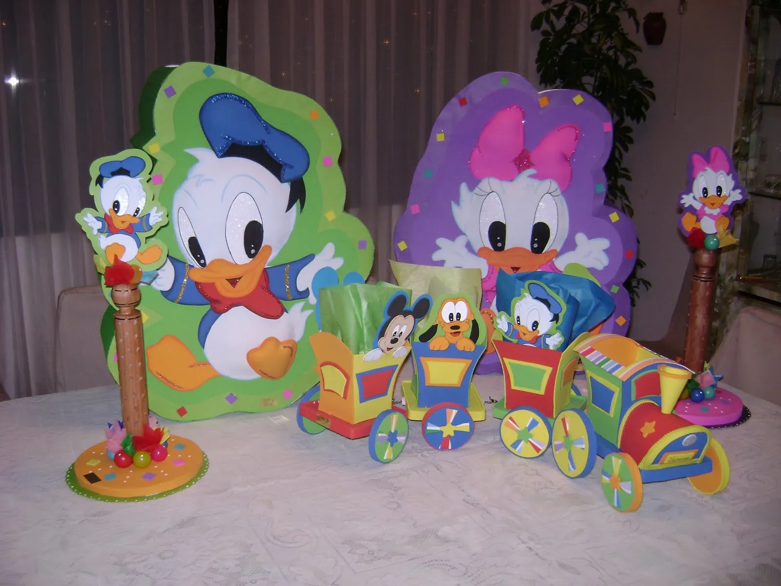 Piñatas de Donald y Daysi, Chupeteros de ambos personajes Piñatas de Donald y Daysi, Chupeteros de ambos personajes