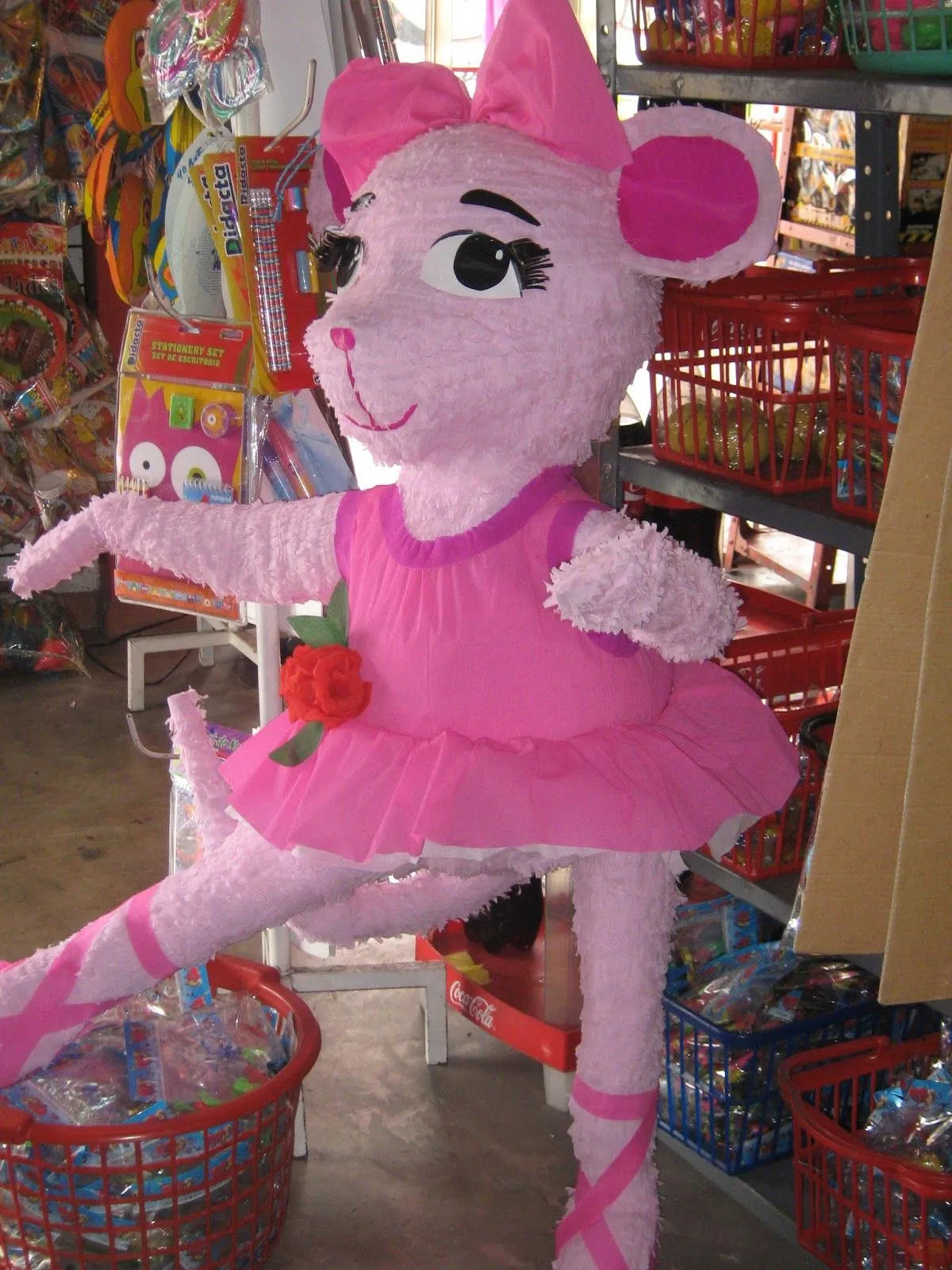 PIÑATAS, PIÑATAS Y MAS PIÑATAS: PIÑATAS DE ANGELINA BALLERINA PIÑATAS, PIÑATAS Y MAS PIÑATAS: PIÑATAS DE ANGELINA BALLERINA