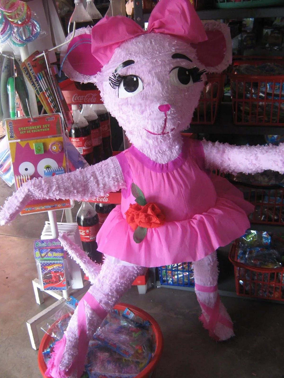 PIÑATAS, PIÑATAS Y MAS PIÑATAS: PIÑATAS DE ANGELINA BALLERINA PIÑATAS, PIÑATAS Y MAS PIÑATAS: PIÑATAS DE ANGELINA BALLERINA