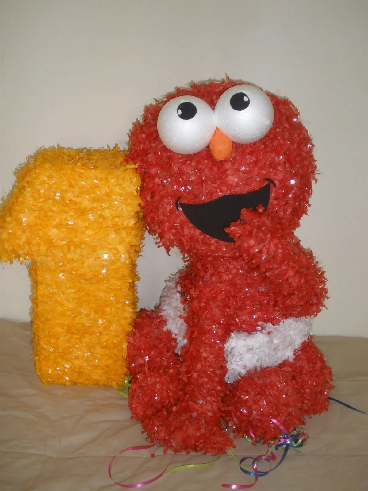 Piñatas de elmo - Imagui