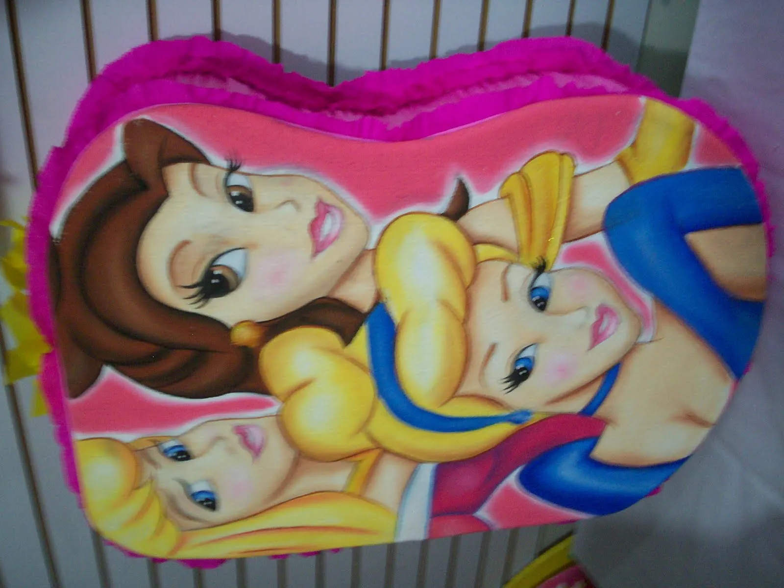 Piñatas de las princesas de Disney - Imagui