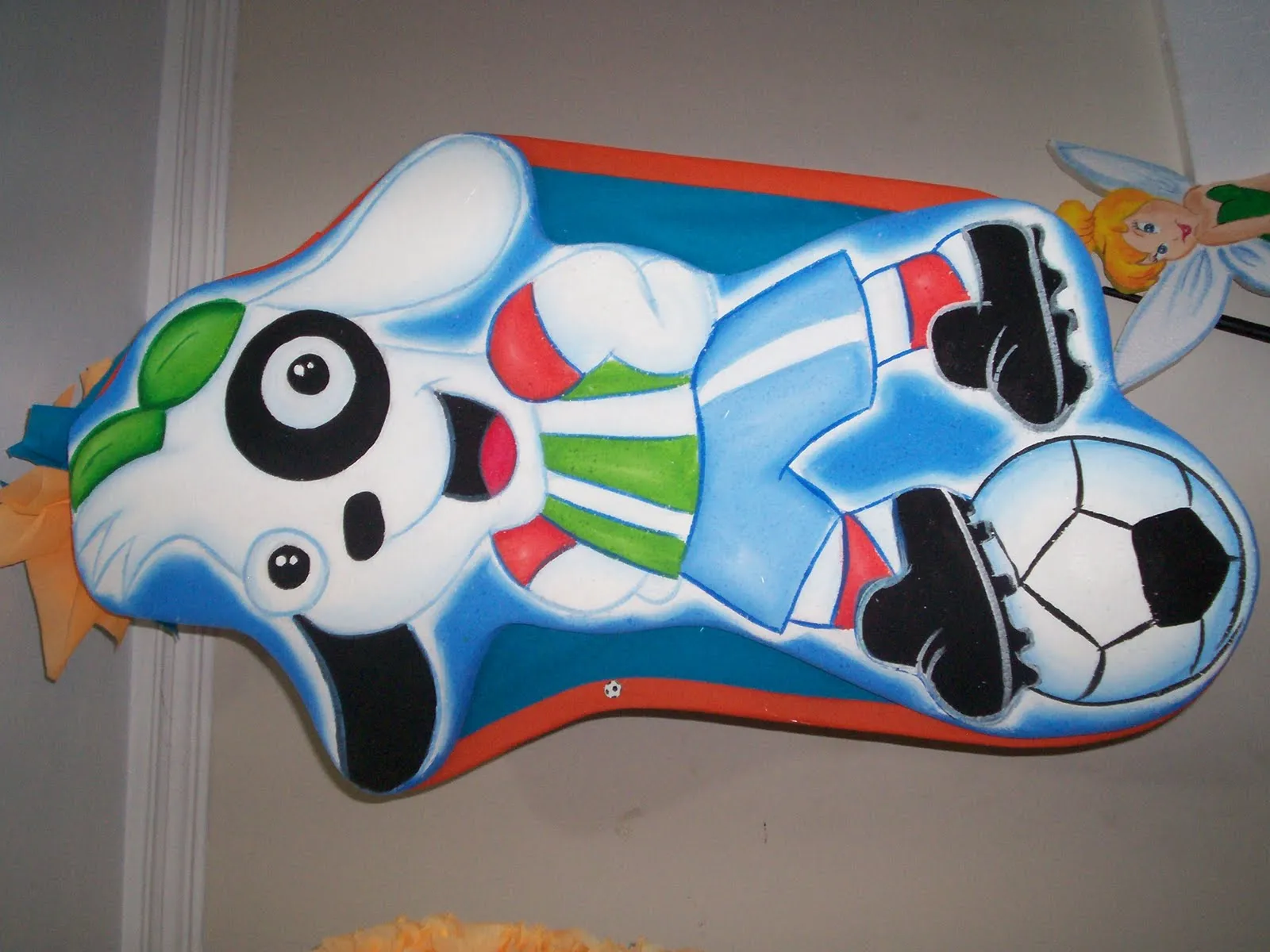 Piñateria D´Liz: Piñata de Doki Futbolista 80 Cmts Piñateria D´Liz: Piñata de Doki Futbolista 80 Cmts