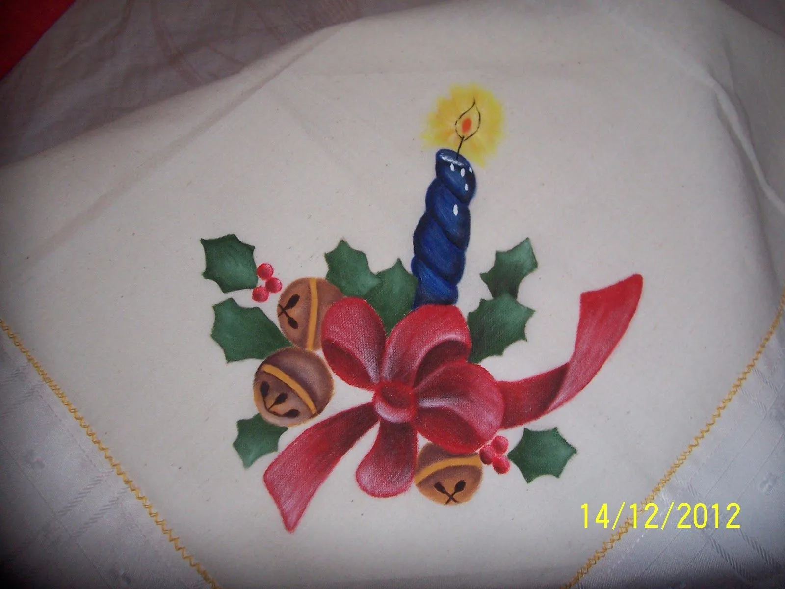 Pinceladas en tela cecilia: Mantel navideño pintado a mano Pinceladas en tela cecilia: Mantel navideño pintado a mano
