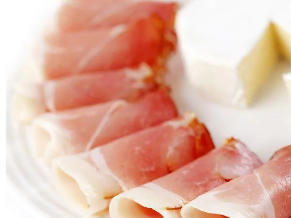Pinchitos de manzanas con jamón, entrante rápido para niños Pinchitos de manzanas con jamón, entrante rápido para niños