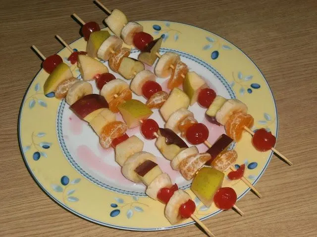 Pinchos de frutas con almíbar denso - Paperblog