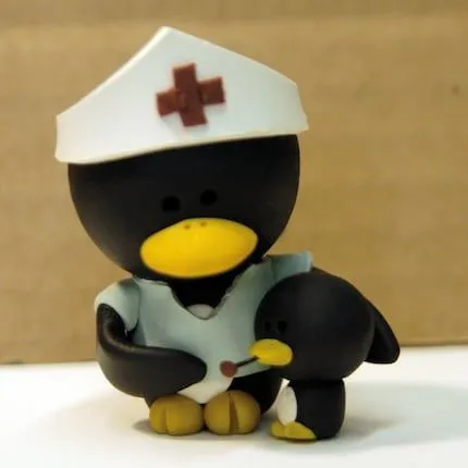Pingüino Kowalski: Objetos Pingüinos: Pingüina enfermera Pingüino Kowalski: Objetos Pingüinos: Pingüina enfermera