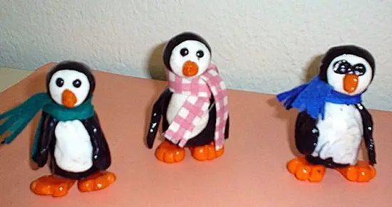 Pinguinos en foami - Imagui